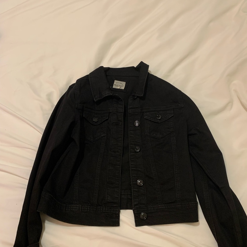 Black Jean jacket in size S. Perfect for any occasion.